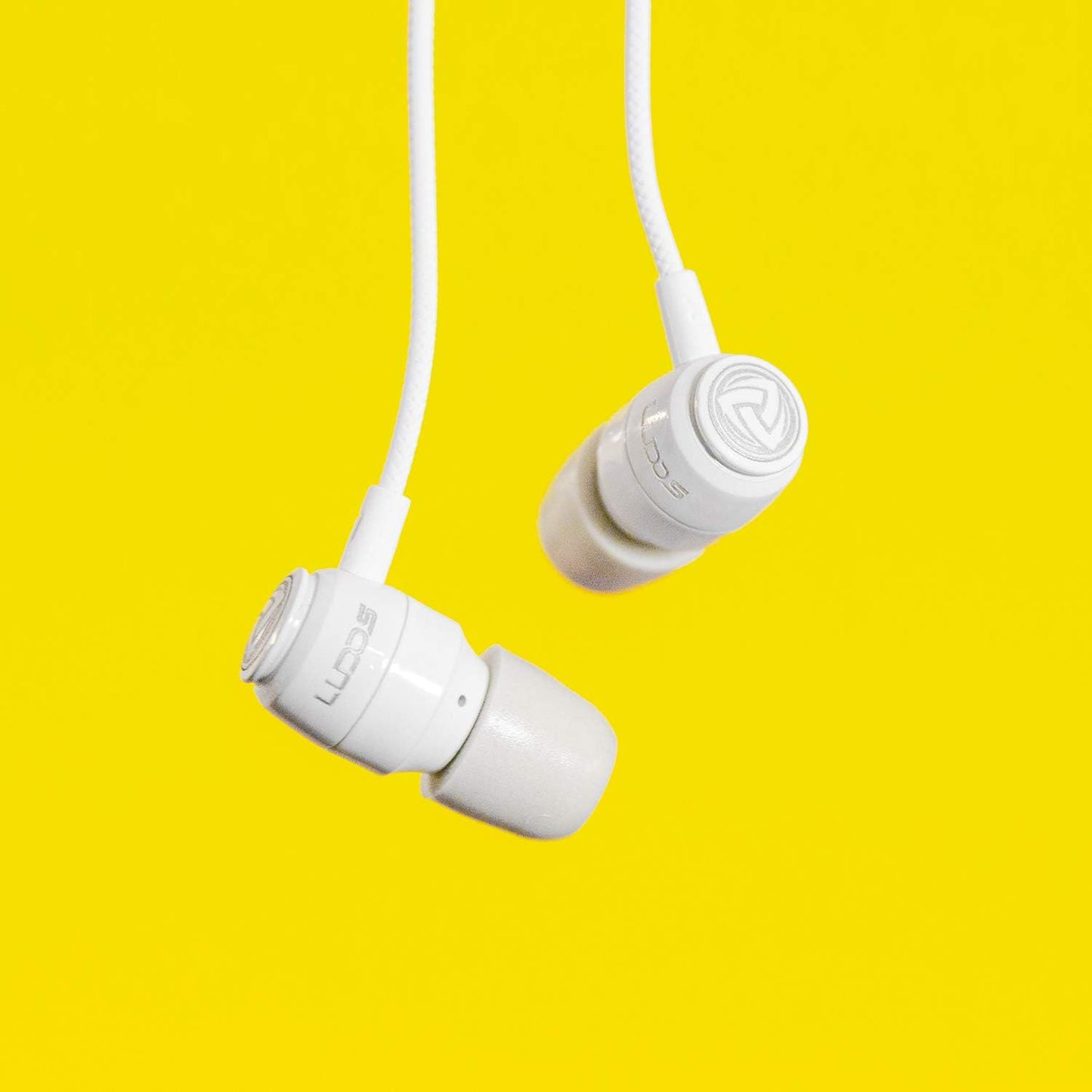 Clamor Wired Earbuds in Ear, Noise Isolating Headphones with Microphone, 3.5Mm Jack Plug, Mic and Volume Control, Memory Foam, Deep Bass, Tangle-Free Cord - Bright White